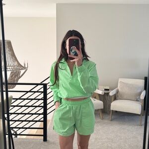 ALO Yoga Vibrant Green Top Size XS